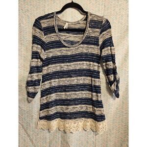 VANITY Sweater Med Blue/White Crochet BOHO Pullover Roll-Tab Sleeve Stretch lace